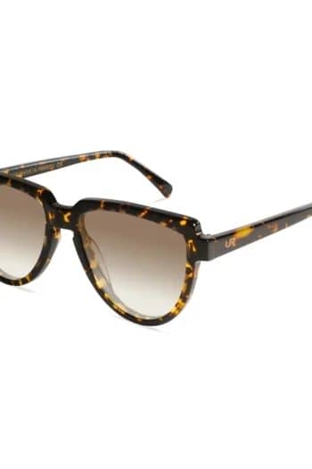 Aviator shape sunglass for urban-chic look