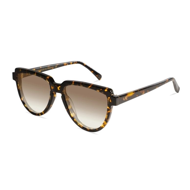 Aviator shape sunglass for urban-chic look