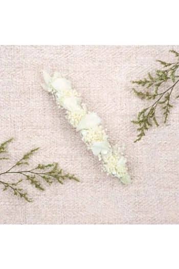 Hair clip with pearls and stabilized flowers