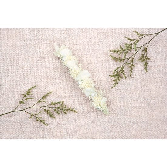 Hair clip with pearls and stabilized flowers