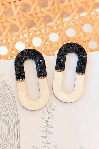 Oval earrings made of woods and leathers