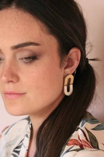 Oval earrings made of woods and leathers