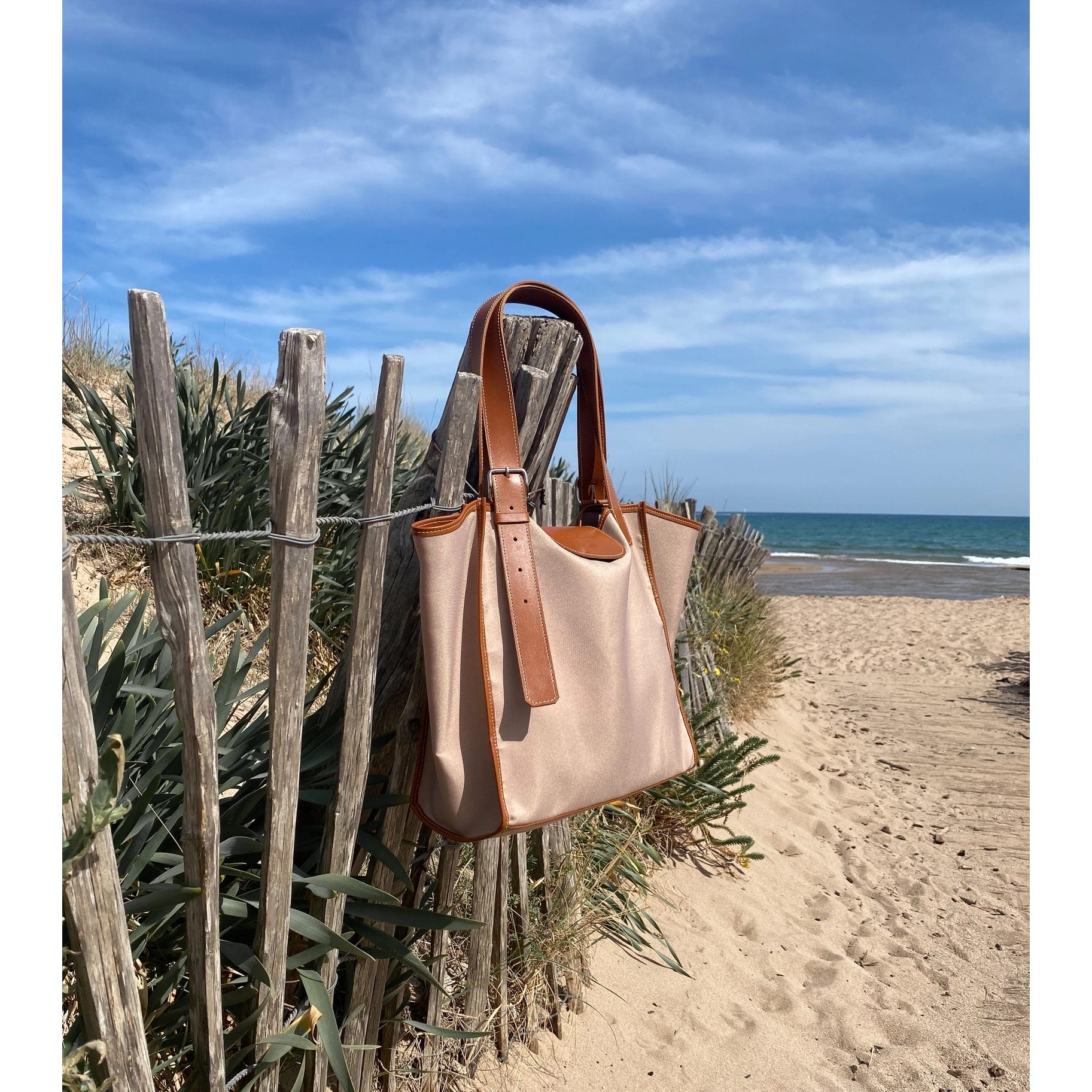 Sun-resistant tote fabric