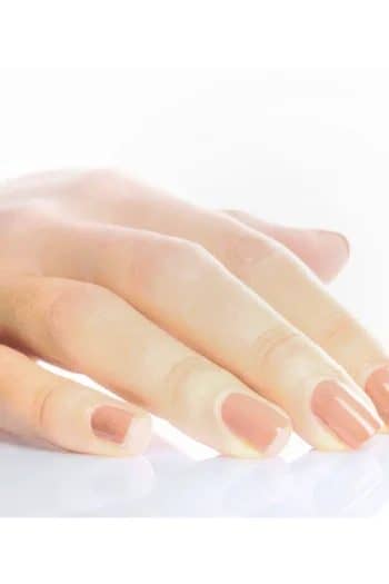 The perfect nude to enhance your nails naturally