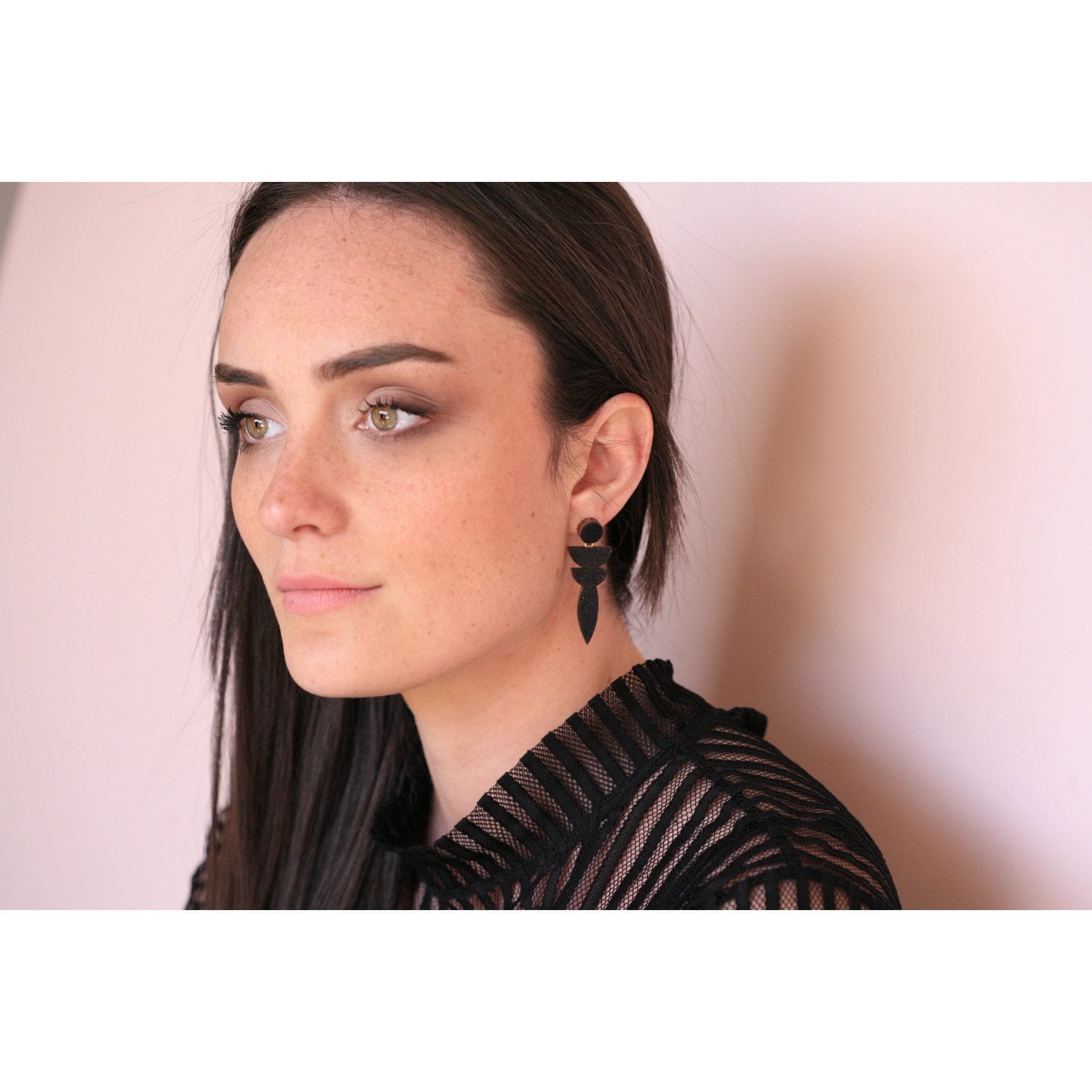 Poetics earrings made of woods and leathers