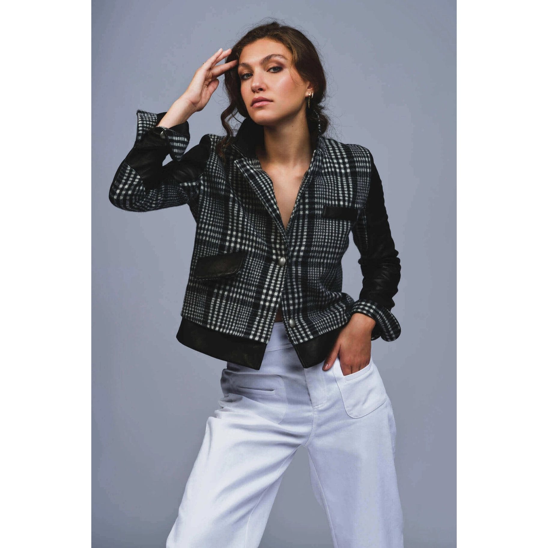 Black wool jacket with leather finitions