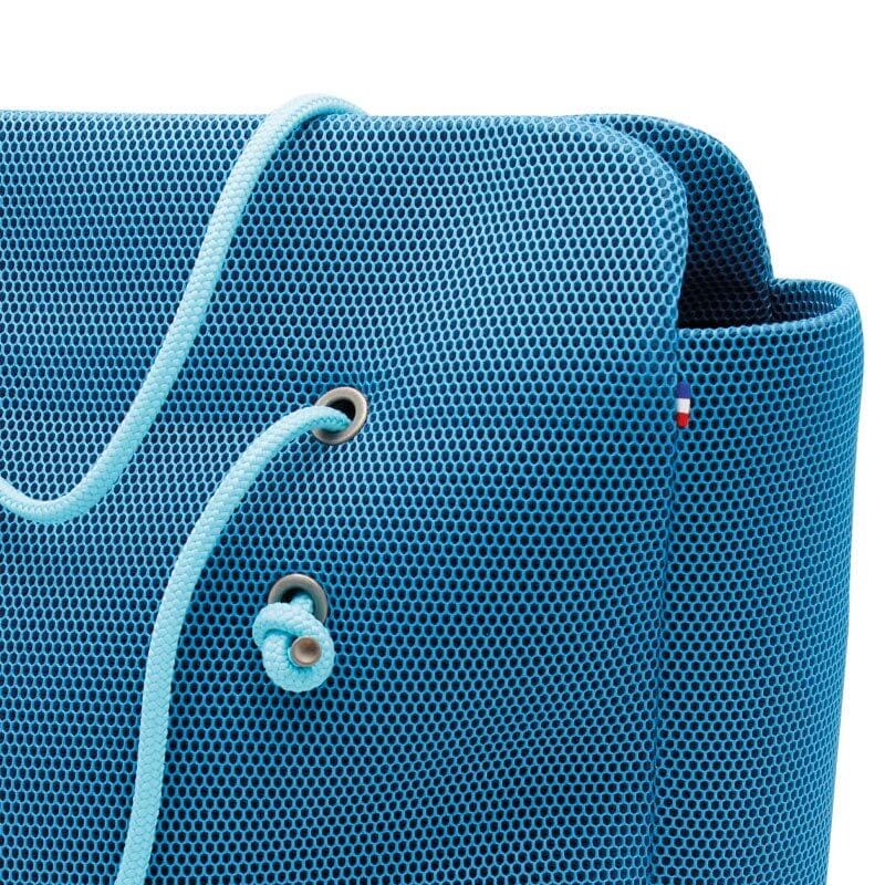 Resistant blue bag for the beach