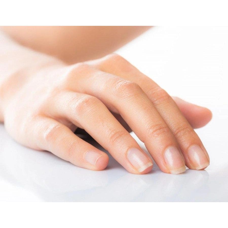 Protect and give a glowing effect to your nail