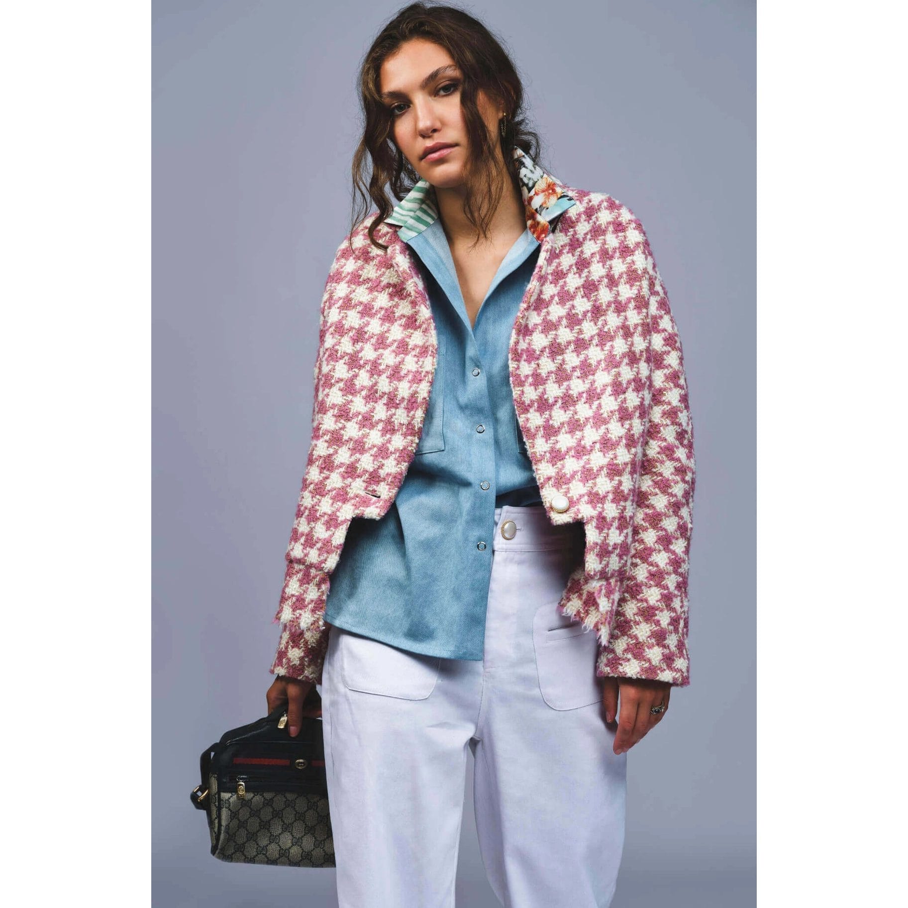 Pink tweed jacket with chic and trendy cut