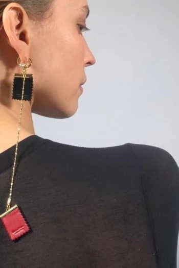 Red stamp chain earring with leather